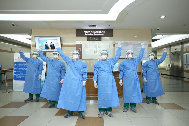 Hàng trăm nghìn cán bộ công đoàn ngành y tế tiên phong trong cuộc chiến phòng, chống dịch COVID-19- Ảnh 3. Hàng trăm nghìn cán bộ công đoàn ngành y tế tiên phong trong cuộc chiến phòng, chống dịch COVID-19- Ảnh 3.