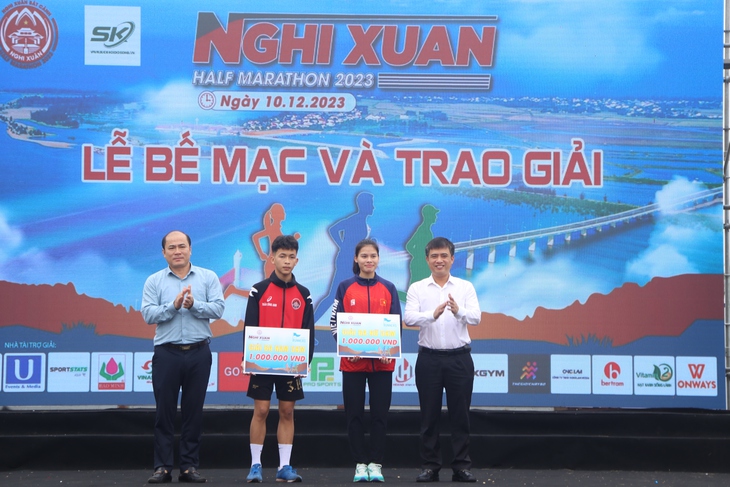 Trao giải Nghi Xuân Half marathon 2023- Ảnh 5.