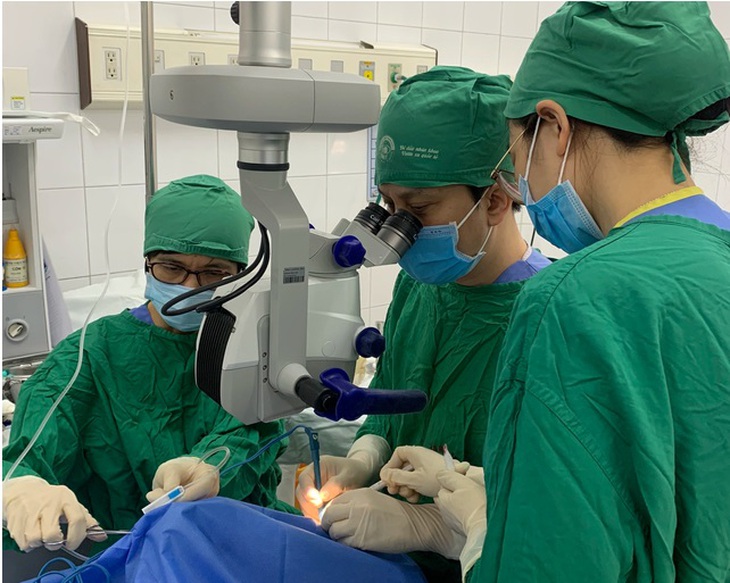 Người đàn ông 50 tuổi thoát cảnh đau đớn, mù lòa nhờ được ghép giác mạc tại BV Mắt Trung ương- Ảnh 1. Người đàn ông 50 tuổi thoát cảnh đau đớn, mù lòa nhờ được ghép giác mạc tại BV Mắt Trung ương- Ảnh 1.