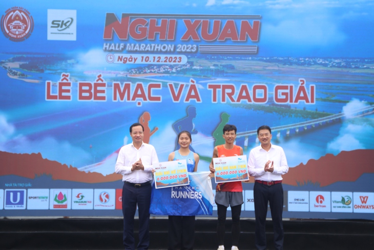 Trao giải Nghi Xuân Half marathon 2023- Ảnh 10.