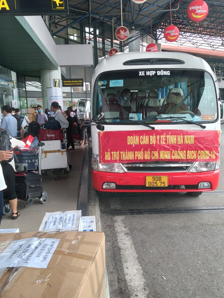 Tấm gương sáng trong tinh thần xung kích, hỗ trợ miền Nam chống dịch COVID-19- Ảnh 2. Tấm gương sáng trong tinh thần xung kích, hỗ trợ miền Nam chống dịch COVID-19- Ảnh 2.
