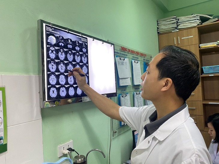 Bệnh nhân không phải gây mê, tỉnh táo hoàn trong trong ca phẫu thuật parkinson- Ảnh 1. Bệnh nhân không phải gây mê, tỉnh táo hoàn trong trong ca phẫu thuật parkinson- Ảnh 1.