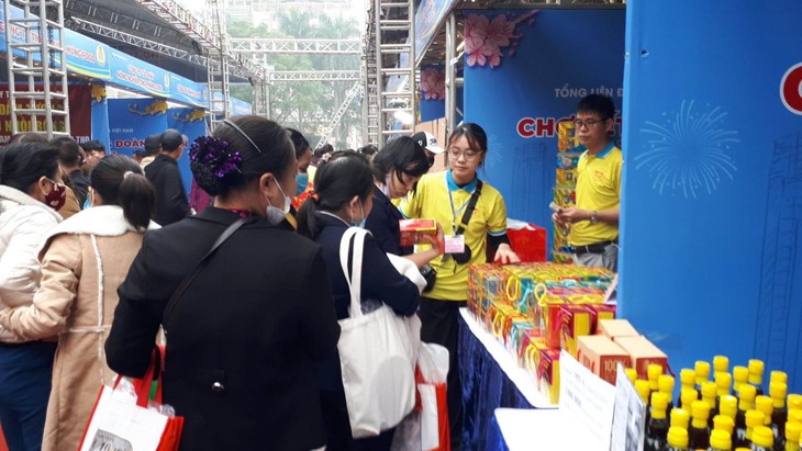 Tặng 5.000 vé xe miễn phí và 7.800 voucher mua hàng cho người lao động khó khăn- Ảnh 1.