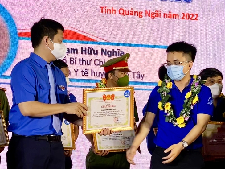 Bác sĩ trẻ nhiệt huyết, tấm gương sáng trên tuyến đầu chống dịch- Ảnh 1.