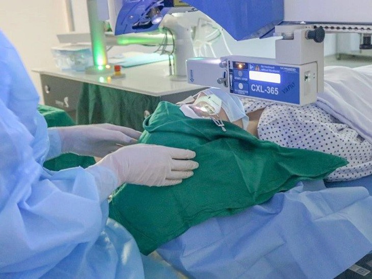 Phương pháp phẫu thuật Phakic với nhiều ưu đãi tại Trung tâm Mắt kỹ thuật cao Bệnh viện Đông Đô- Ảnh 2.