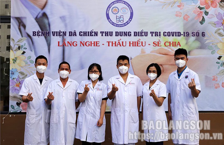Những bóng hồng lặng lẽ trên mặt trận phòng, chống dịch Covid-19- Ảnh 2.