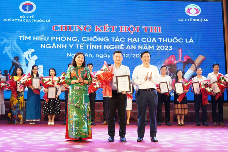 Bệnh viện Đa khoa TP. Vinh giành giải Nhất chung kết hội thi tìm hiểu phòng, chống tác hại của thuốc lá trong ngành Y tế Nghệ An năm 2023- Ảnh 6. Bệnh viện Đa khoa TP. Vinh giành giải Nhất chung kết hội thi tìm hiểu phòng, chống tác hại của thuốc lá trong ngành Y tế Nghệ An năm 2023- Ảnh 6.