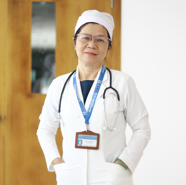 Những bóng hồng lặng lẽ trên mặt trận phòng, chống dịch Covid-19- Ảnh 3.
