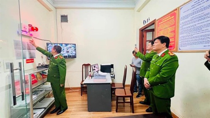 Công an Hà Nội chính thức đưa vào vận hành hệ thống 'chuông báo tội phạm' tại cơ sở kinh doanh vàng, bạc- Ảnh 3.