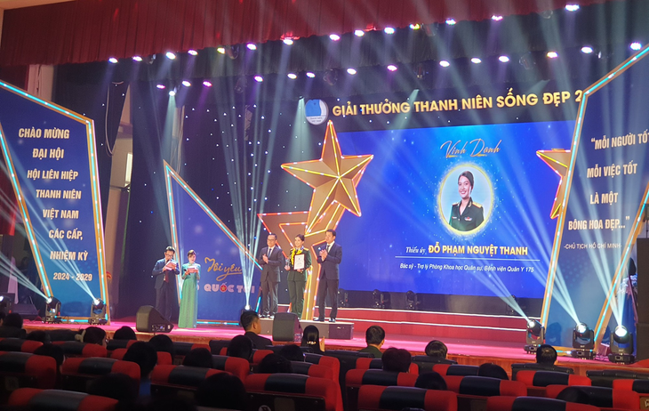 Nữ bác sĩ quân y được tôn vinh 'Thanh niên sống đẹp'- Ảnh 1. Nữ bác sĩ quân y được tôn vinh 'Thanh niên sống đẹp'- Ảnh 1.