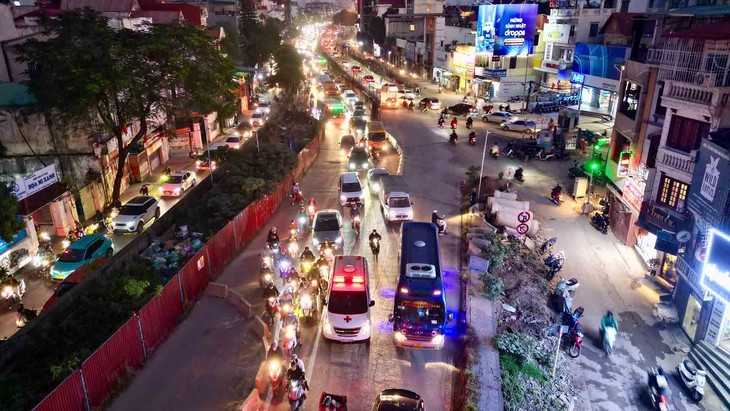 Cận cảnh loạt lô cốt 'bóp nghẹt' nhiều tuyến đường Hà Nội- Ảnh 11.