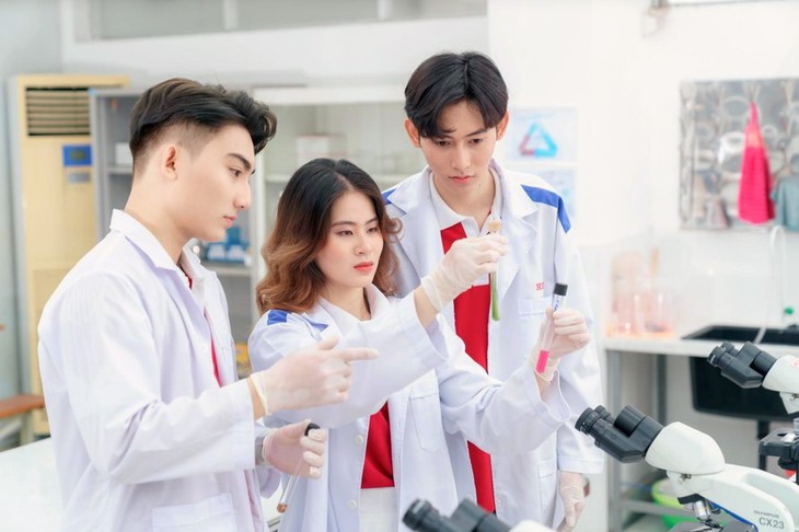 Từ năm 2024, nhiều ngành học khối Sức khỏe được miễn toàn bộ học phí- Ảnh 1. Từ năm 2024, nhiều ngành học khối Sức khỏe được miễn toàn bộ học phí- Ảnh 1.