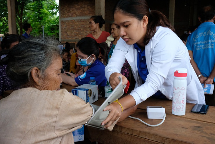 Nữ bác sĩ quân y đam mê hoạt động cộng đồng, nghiên cứu khoa học để chăm sóc sức khỏe người dân- Ảnh 1.