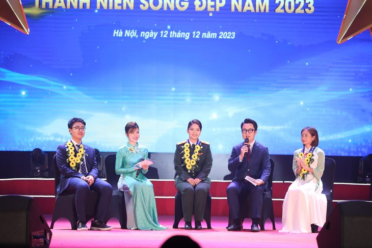 Nữ bác sĩ quân y đam mê hoạt động cộng đồng, nghiên cứu khoa học để chăm sóc sức khỏe người dân- Ảnh 3.