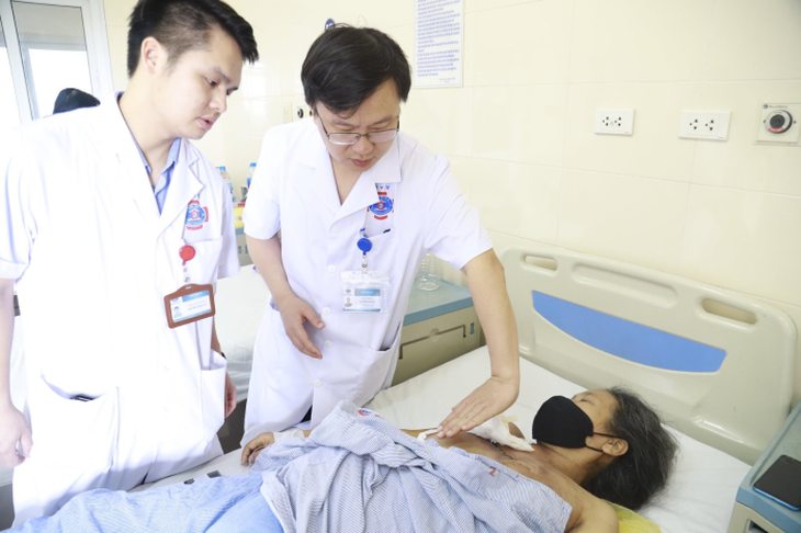 Hơn 24.500 phụ nữ mắc ung thư vú mỗi năm, Bộ Y tế hướng dẫn cách sàng lọc 10 phút ngay tại trạm y tế- Ảnh 1.