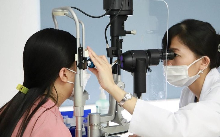 Cận bao nhiêu độ nên mổ mắt?
