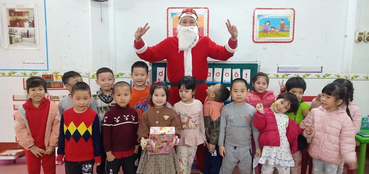 Dịch vụ ông già Noel nhộn nhịp trước Giáng sinh- Ảnh 2.