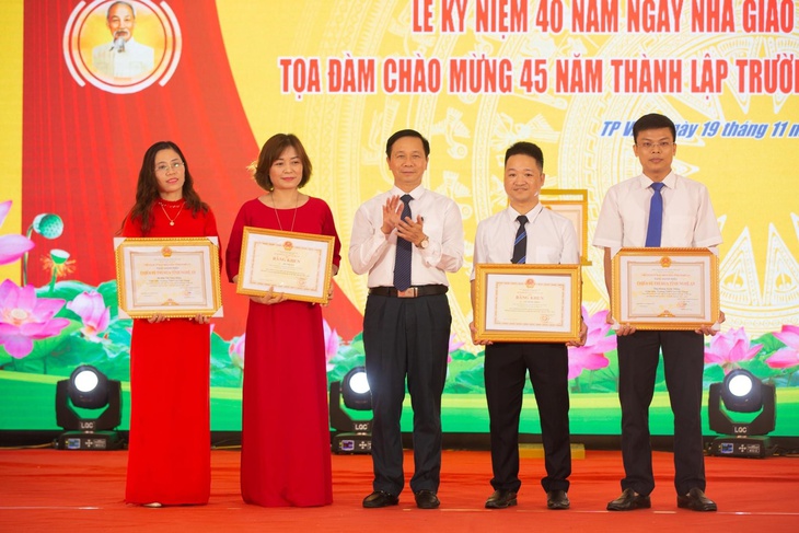 Hàng nghìn nhà giáo có khen nhưng chưa có thưởng- Ảnh 2. Hàng nghìn nhà giáo có khen nhưng chưa có thưởng- Ảnh 2.