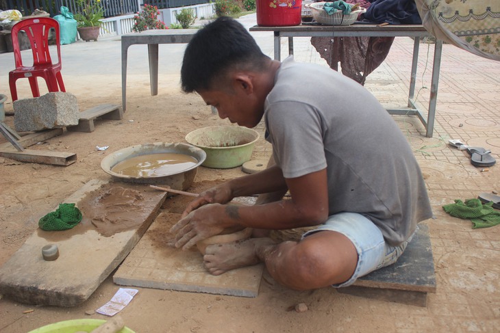 Làng đúc đồng Phú Lộc, Khánh Hòa ngày cuối năm- Ảnh 1.