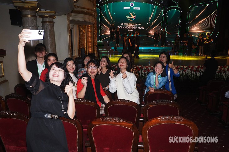 Sôi động trước giờ diễn ra Lễ trao giải cuộc thi TÔI KHỎE ĐẸP HƠN lần 2- Ảnh 11. Sôi động trước giờ diễn ra Lễ trao giải cuộc thi TÔI KHỎE ĐẸP HƠN lần 2- Ảnh 11.