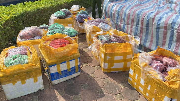 Sơn La: Trong 1 ngày bắt giữ hơn 1 tấn nội tạng động vật hôi thối đang trên đường đi tiêu thụ- Ảnh 2. Sơn La: Trong 1 ngày bắt giữ hơn 1 tấn nội tạng động vật hôi thối đang trên đường đi tiêu thụ- Ảnh 2.