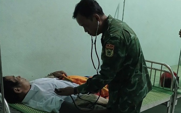 Ăn nấm lạ, 3 người lên cơn co giật, nôn sốc