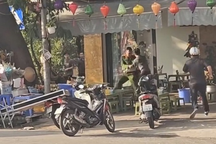 Khởi tố đối tượng đâm cán bộ công an đang làm nhiệm vụ- Ảnh 2.