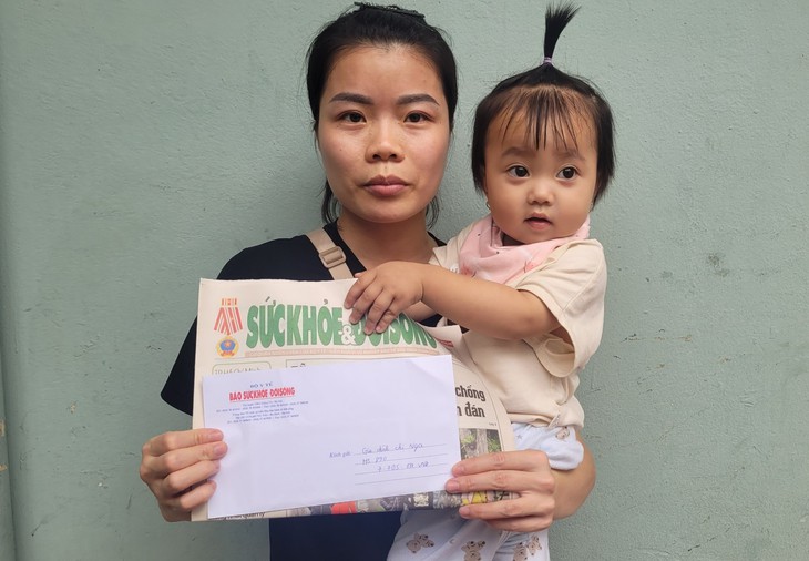 Bé gái xinh xắn bị u thận ác tính vẫn cần sự trợ giúp của mọi người- Ảnh 3. Bé gái xinh xắn bị u thận ác tính vẫn cần sự trợ giúp của mọi người- Ảnh 3.