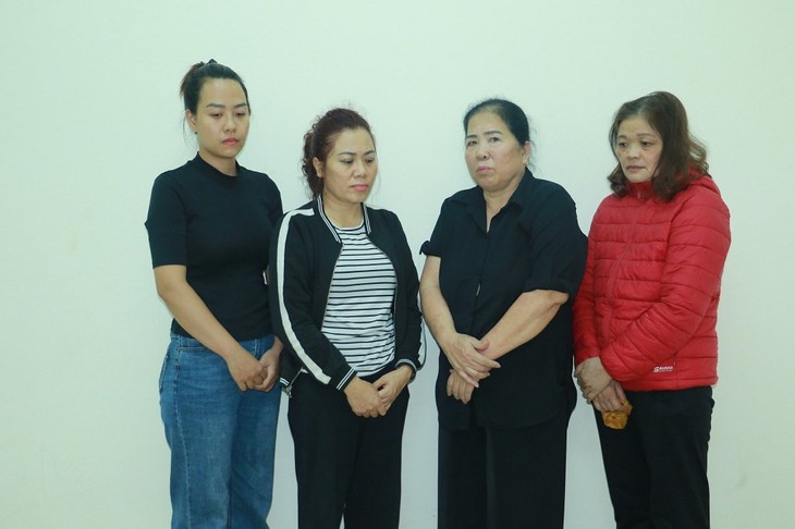 Hai 'nữ quái' cầm đầu đường dây đánh bạc hơn 200 tỷ đồng
- Ảnh 2. Hai 'nữ quái' cầm đầu đường dây đánh bạc hơn 200 tỷ đồng
- Ảnh 2.