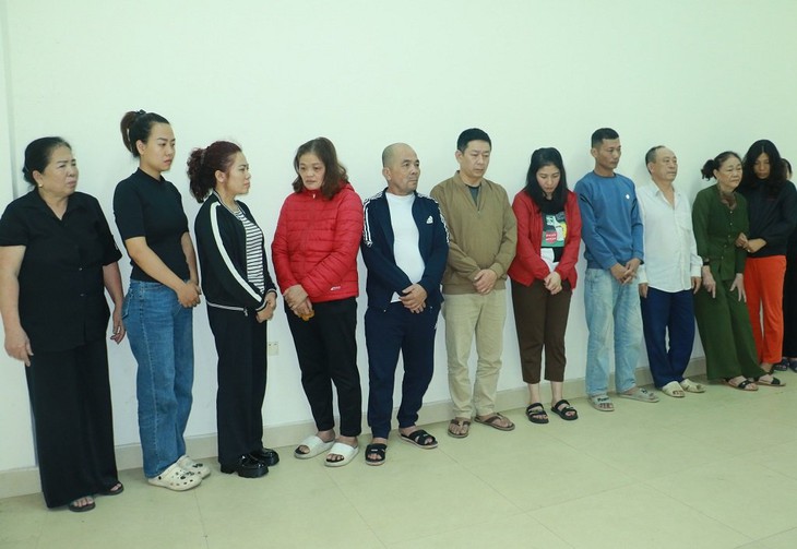 Hai 'nữ quái' cầm đầu đường dây đánh bạc hơn 200 tỷ đồng
- Ảnh 1. Hai 'nữ quái' cầm đầu đường dây đánh bạc hơn 200 tỷ đồng
- Ảnh 1.