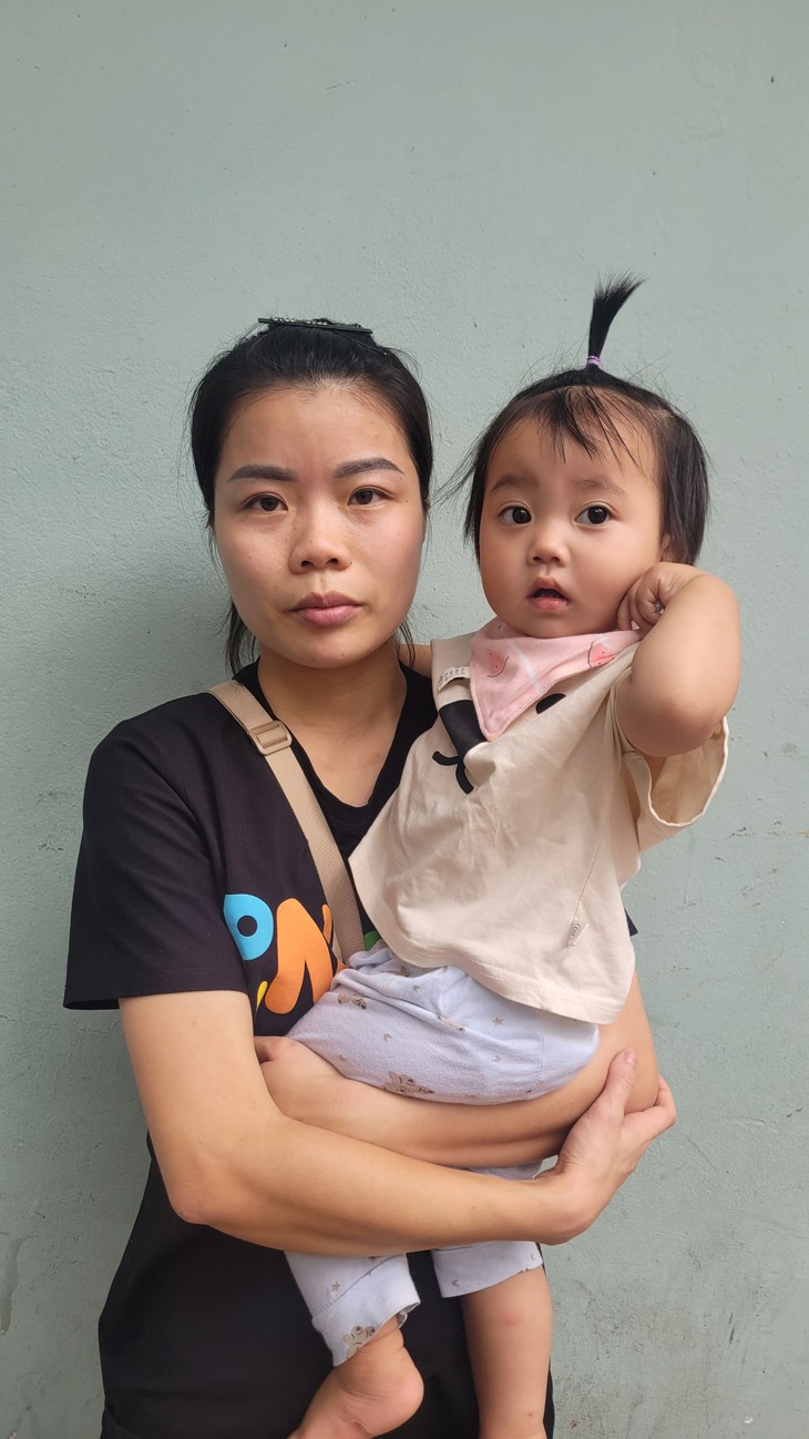 Bé gái xinh xắn bị u thận ác tính vẫn cần sự trợ giúp của mọi người- Ảnh 2. Bé gái xinh xắn bị u thận ác tính vẫn cần sự trợ giúp của mọi người- Ảnh 2.