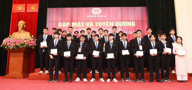100% thí sinh Việt Nam đoạt giải tại các kỳ thi Olympic khu vực và quốc tế 2023- Ảnh 1. 100% thí sinh Việt Nam đoạt giải tại các kỳ thi Olympic khu vực và quốc tế 2023- Ảnh 1.