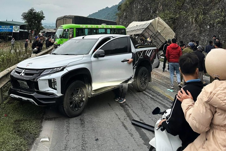 Hòa Bình lại xảy ra tai nạn giao thông liên hoàn, toàn tuyến ùn tắc kéo dài- Ảnh 9. Hòa Bình lại xảy ra tai nạn giao thông liên hoàn, toàn tuyến ùn tắc kéo dài- Ảnh 9.