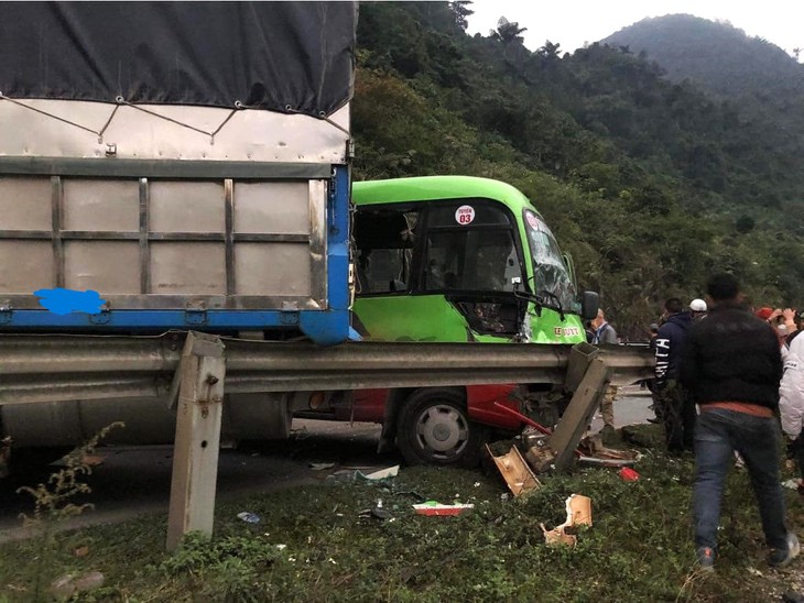 Hòa Bình lại xảy ra tai nạn giao thông liên hoàn, toàn tuyến ùn tắc kéo dài- Ảnh 7. Hòa Bình lại xảy ra tai nạn giao thông liên hoàn, toàn tuyến ùn tắc kéo dài- Ảnh 7.