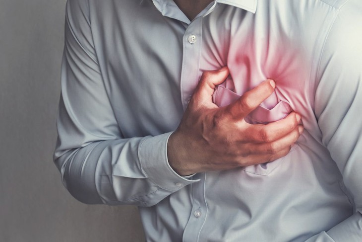 Cơn bốc hỏa ở nam giới tuổi trung niên - nguyên nhân và cách cải thiện- Ảnh 2.