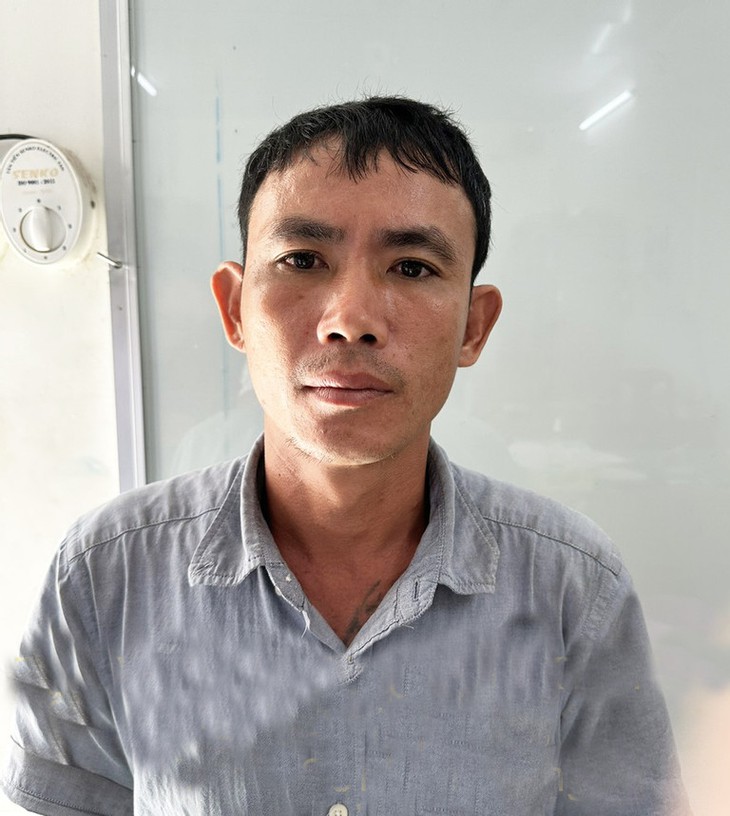 Khởi tố kẻ hất nồi lẩu đang sôi vào người phụ nữ tại quán nhậu- Ảnh 1. Khởi tố kẻ hất nồi lẩu đang sôi vào người phụ nữ tại quán nhậu- Ảnh 1.