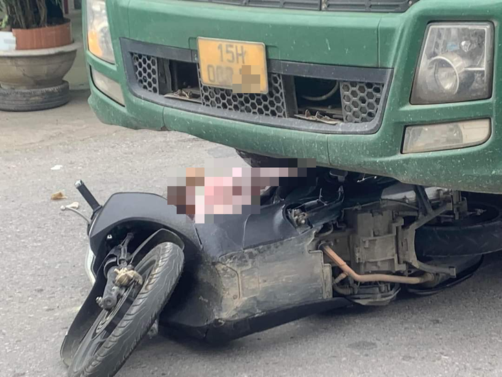 Bị cuốn vào gầm xe tải, cô gái 21 tuổi tử vong thương tâm- Ảnh 1.