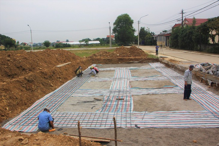 Người dân vùng tái định cư Dự án cao tốc Bắc – Nam phấn khởi dựng nhà ổn định cuộc sống- Ảnh 2.