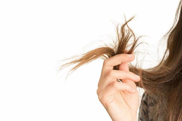 Cách phục hồi tóc hư tổn do uốn nhuộm - Ảnh 1.