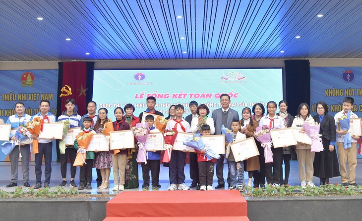 Trên 117.000 tác phẩm tham dự cuộc thi 'Tìm hiểu kiến thức về phòng, chống tác hại của thuốc lá' dành cho thiếu nhi
- Ảnh 1. Trên 117.000 tác phẩm tham dự cuộc thi 'Tìm hiểu kiến thức về phòng, chống tác hại của thuốc lá' dành cho thiếu nhi
- Ảnh 1.