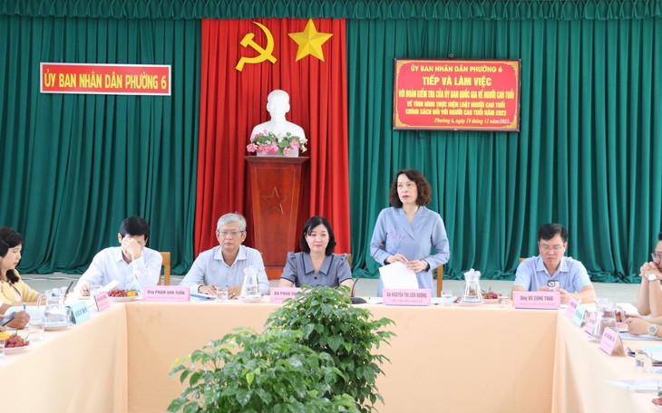 Thí điểm đưa chăm sóc sức khỏe ban ngày vào kế hoạch chăm sóc sức khỏe người cao tuổi