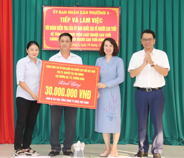 Thí điểm đưa chăm sóc sức khỏe ban ngày vào kế hoạch chăm sóc sức khỏe người cao tuổi- Ảnh 3. Thí điểm đưa chăm sóc sức khỏe ban ngày vào kế hoạch chăm sóc sức khỏe người cao tuổi- Ảnh 3.