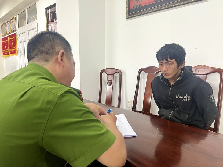 Hai anh em nghiện ma tuý trộm loạt xe máy ở bệnh viện- Ảnh 1.