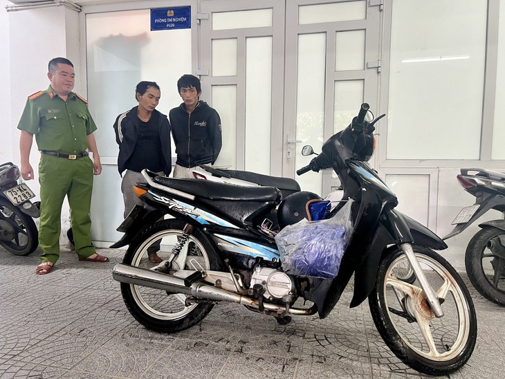 Hai anh em nghiện ma tuý trộm loạt xe máy ở bệnh viện- Ảnh 3.