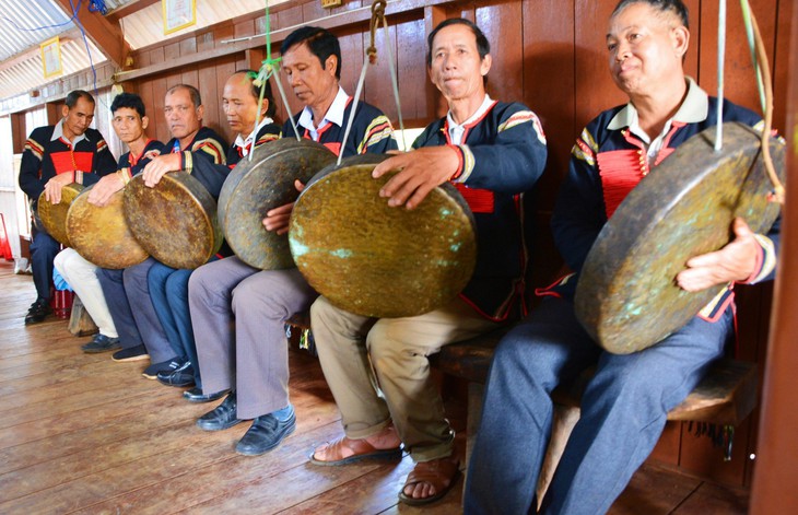 Người Tây Nguyên gìn giữ phong tục kết nghĩa anh em- Ảnh 1. Người Tây Nguyên gìn giữ phong tục kết nghĩa anh em- Ảnh 1.