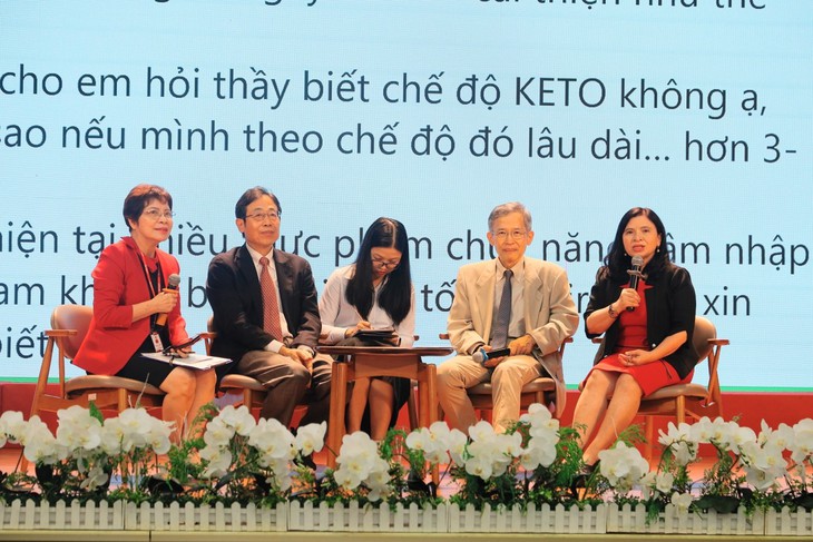 Giáo sư hàng đầu về dinh dưỡng từ Nhật Bản chủ tọa hội thảo quốc tế tại Đại học Quốc tế Hồng Bàng- Ảnh 3.