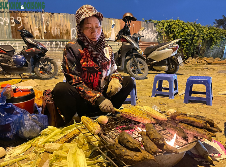 Lặng lẽ mưu sinh giữa đêm đông giá rét- Ảnh 4.