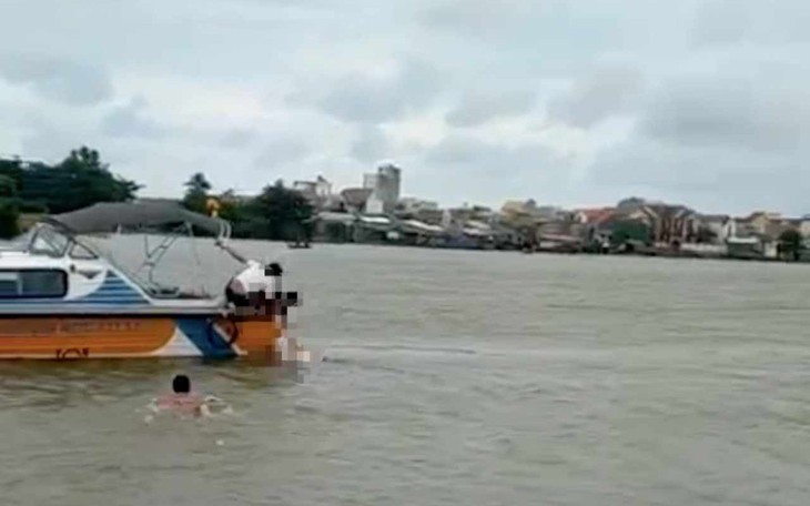Rủ nhau ra sông chơi, 2 nữ sinh lớp 7 đuối nước thương tâm