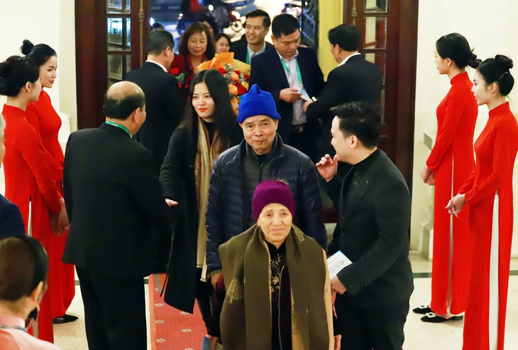 Đông đảo khách mời đến Nhà hát Lớn dự Lễ Vinh danh Vì sự phát triển dược liệu Việt- Ảnh 7. Đông đảo khách mời đến Nhà hát Lớn dự Lễ Vinh danh Vì sự phát triển dược liệu Việt- Ảnh 7.