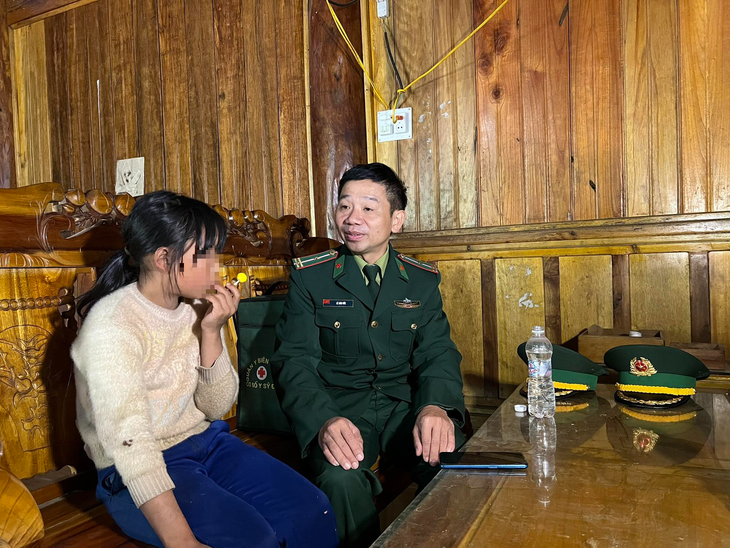 Bác sĩ mang quân hàm xanh với bài thuốc 'trị' ... độc do ăn lá ngón- Ảnh 3. Bác sĩ mang quân hàm xanh với bài thuốc 'trị' ... độc do ăn lá ngón- Ảnh 3.